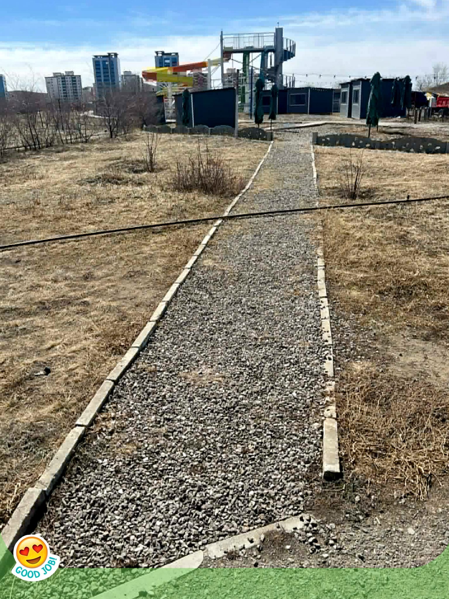 Бид ойролцоогоор 1000 м² талбайд буюу том, жижиг нийлээд 26 ширхэг ЗАМЫГ тавив